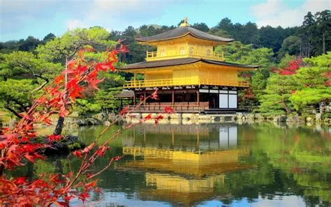 Wankan Temple, Skarbowa Waza Złotej Ery w Zachwycającym Kyoto!