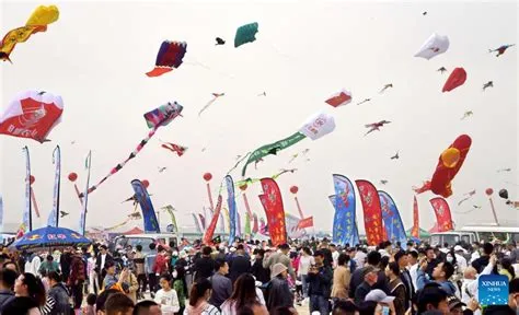 Zeszyty z Weifang: Magiczny Świat Kites i Tradycji Chińskiej